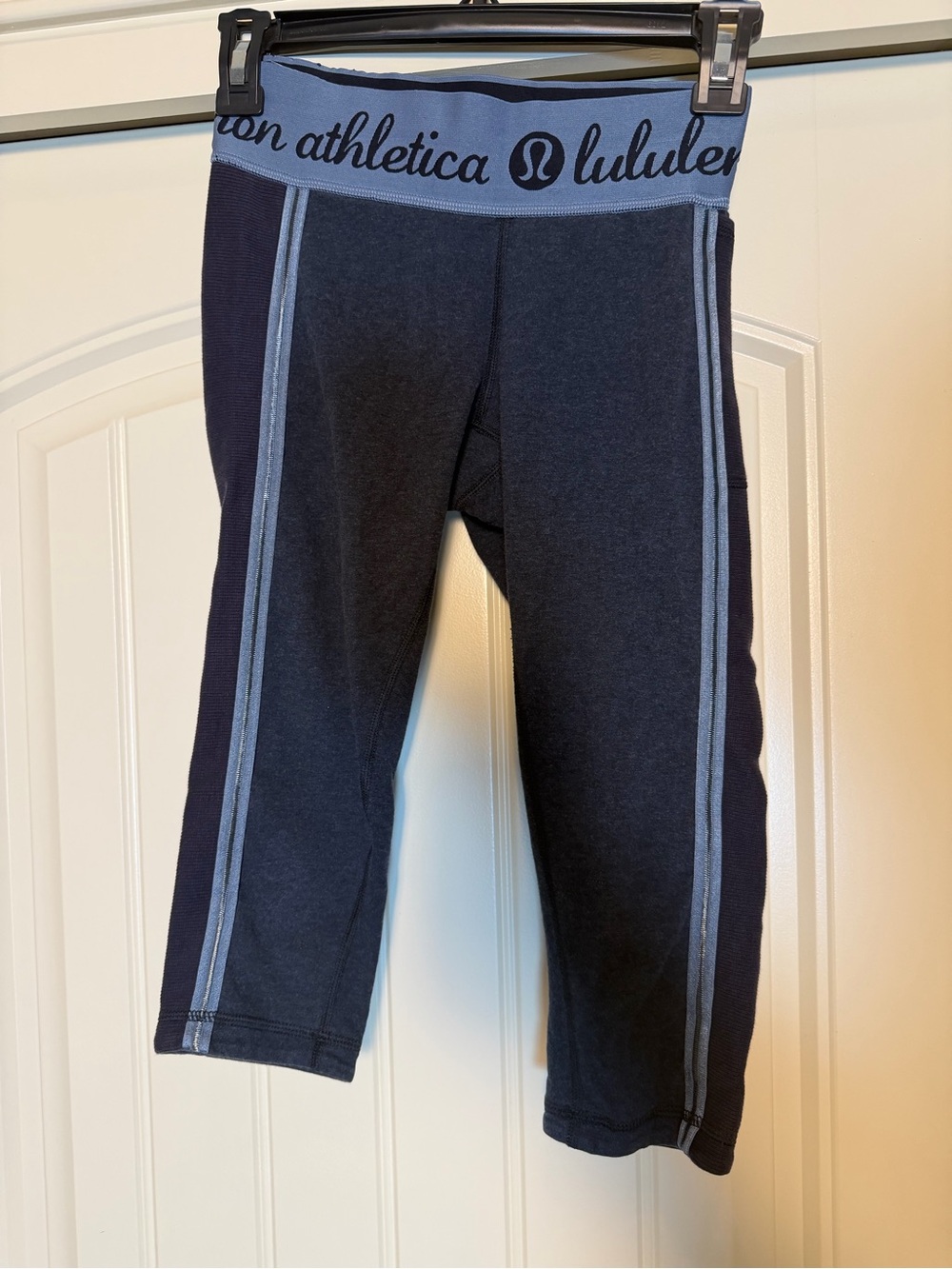 Vintage Lululemon crop leggings size 4 logo waistbands